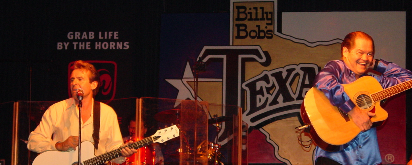Solo haz póngase en fila ir a buscar The Monkees - Billy Bob's Texas